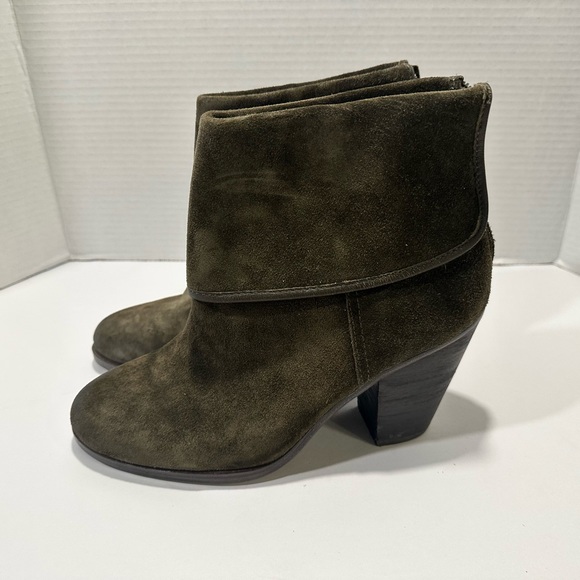 Vince Camuto Hamilton Suede Ankle Boots size 9M - Picture 2 of 6